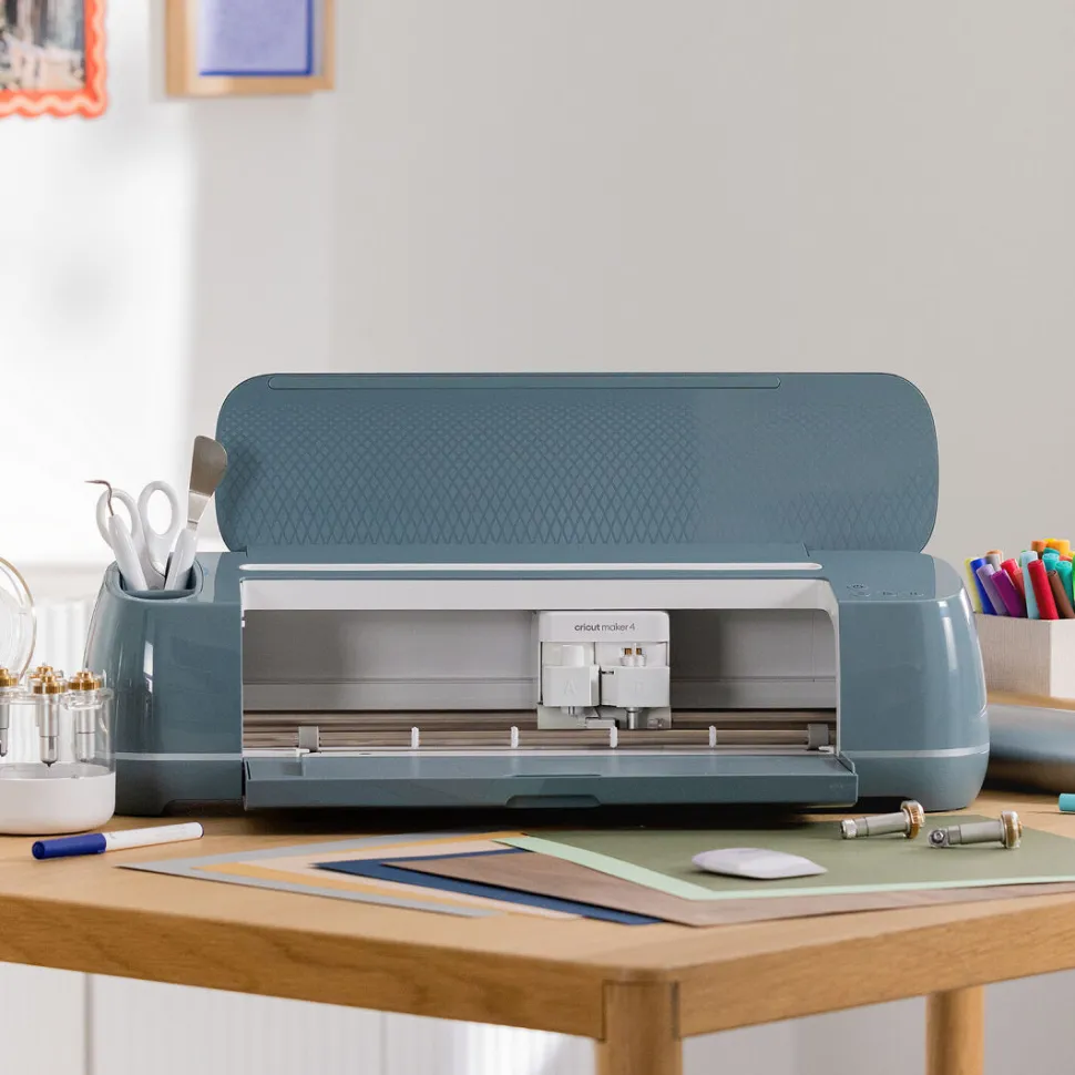 Cricut Maker™ 4 + Gesamtpaket + Cricut Access™ Abo