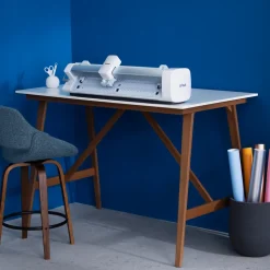 Cricut Venture™ + Ständer-Bundle + Cricut Access™ Abo